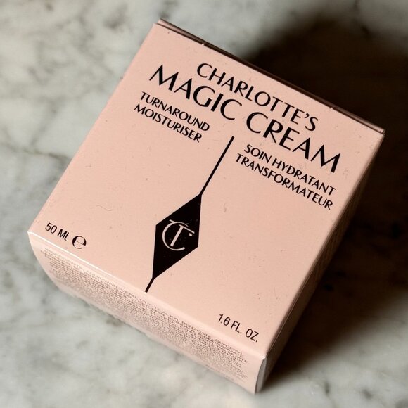 Charlotte Tilbury Magic Cream Anti-Aging Moisturizer with Hyaluronic Acid | NEW - Picture 2 of 4